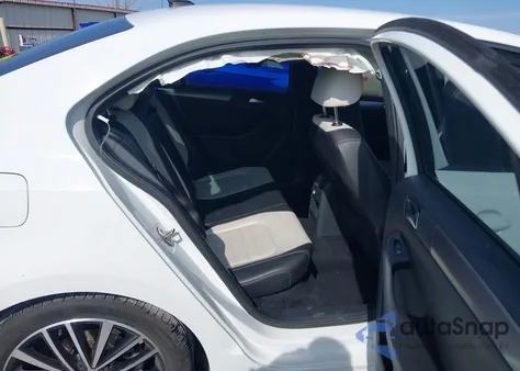 2016 Volkswagen Jetta 1.8T Sport z USA, uszkodzony, nr VIN 3VWD17AJXGM415278